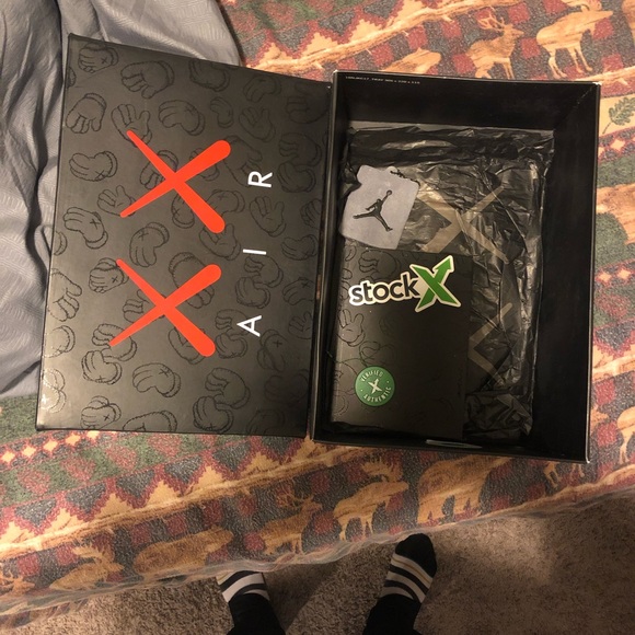 Air jordan 4 “KAWS” - Picture 2 of 4